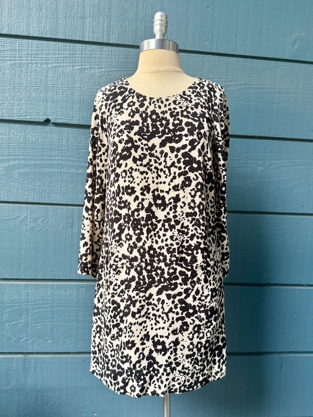 J Crew Black and Cream Jules Shift Dress in snowcat print. Meow 🤍🖤🤍